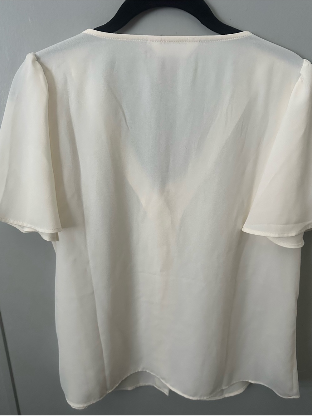 LC Cream colored blouse with tie front bow - Picture 4 of 5